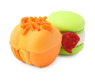 Farklı lezzetli, beyaz üzerine izole edilmiş badem kurabiyeleri.