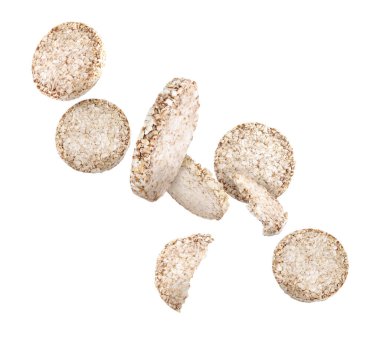 Beyaz arka plana düşen lezzetli yuvarlak atıştırmalıklar