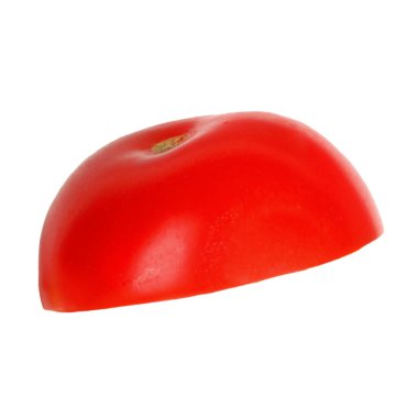 Olgun vişneli domatesin yarısı beyaza izole edilmiş.