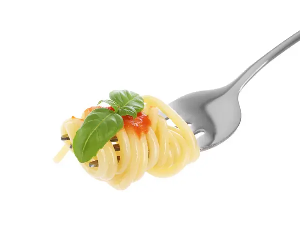 Widelec Smacznym Makaronem Bazylia Sos Pomidorowy Izolowane Białym — Zdjęcie stockowe