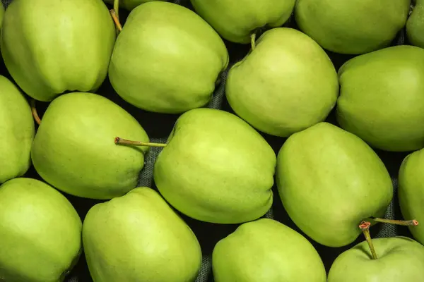 Manzanas Verdes Frescas Tela Oscura Vista Superior —  Fotos de Stock