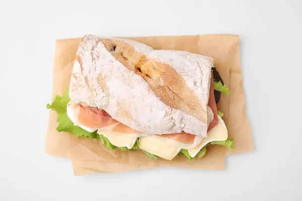 Smaklig Smörgås Med Brie Ost Och Prosciutto Beige Bakgrund Ovanifrån — Stockfoto