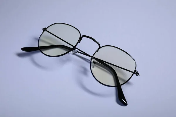 Stylový Pár Brýlí Černým Rámem Bílém Pozadí Detailní Záběr — Stock fotografie