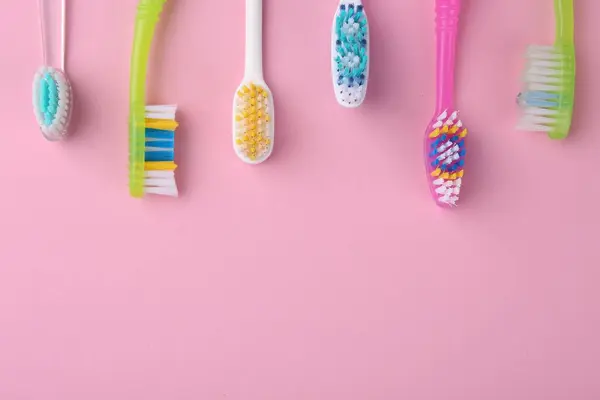 Many Different Toothbrushes Pink Background Flat Lay Space Text — Stock Photo, Image