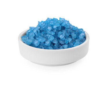 Mavi deniz tuzlu kase beyaza izole edilmiş.