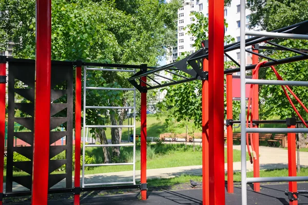 공원에서 장비와 체육관 — 스톡 사진