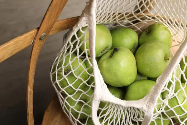 Färska Gröna Äpplen Nätpåse Närbild — Stockfoto
