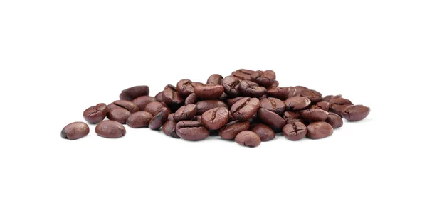 堆的烘培咖啡豆上白色孤立 — 图库照片