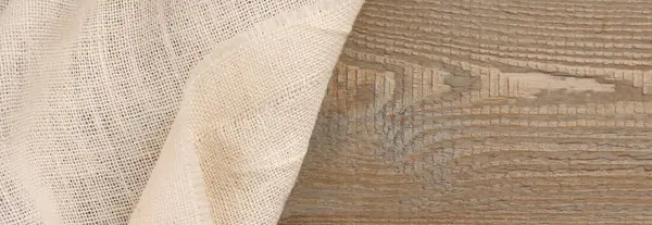 Beżowy Materiał Jutowy Drewnianym Stole Widok Góry Miejsce Tekst — Zdjęcie stockowe