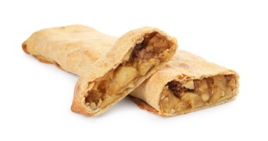 Elma ve fındıklı leziz meyveli börek.