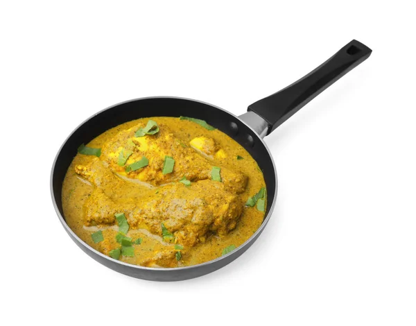 Läcker Kyckling Med Currysås Och Basilika Isolerad Vitt — Stockfoto