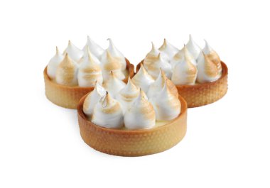 Limonlu tart ve beyaza izole edilmiş kremalı pasta. Tatlı nefis.