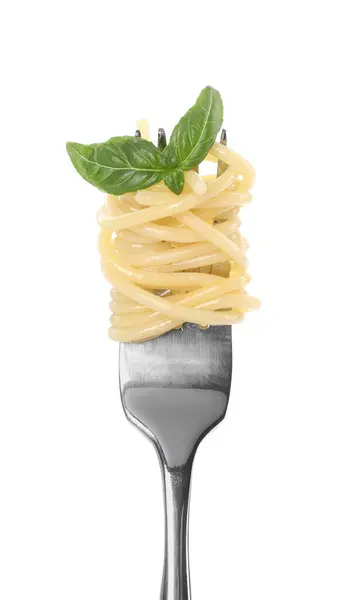 Gabel Mit Leckeren Pasta Und Basilikum Isoliert Auf Weiß — Stockfoto