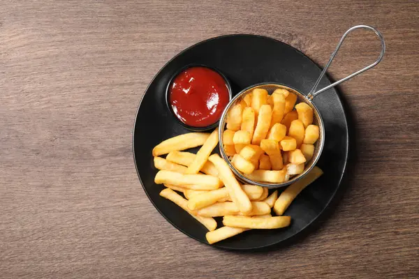 Läckra Pommes Frites Serveras Med Ketchup Träbord Ovanifrån Plats För — Stockfoto