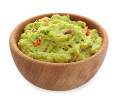 Bir kase lezzetli guacamole, beyaz üzerine izole edilmiş.