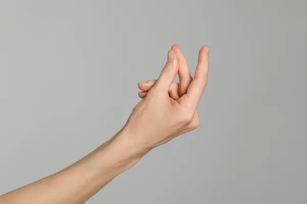 Egy Csettint Ujjával Világosszürke Háttérben Közelről Rossz Szokás — Stock Fotó