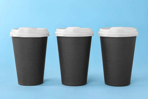 Paper Cups White Lids Light Blue Background Coffee — Stock Photo, Image