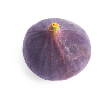 Tam olgunlaşmış taze incir beyazda izole edilmiş.