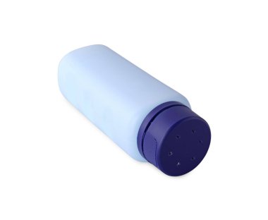 Beyaz üzerine izole edilmiş boş bebek pudrası şişesi.