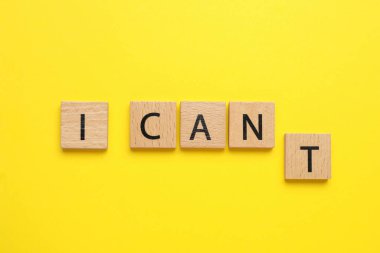 Motivasyon konsepti. I Can 'den I Can' e geçiş cümlesi sarı arkaplandaki T harfi ile kareyi kaldırılarak yapılabilir.
