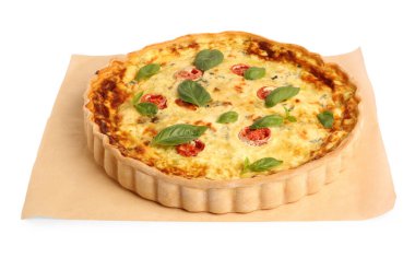 Peynirli, domatesli, fesleğenli ve beyaz üzerine izole edilmiş lezzetli kiş.