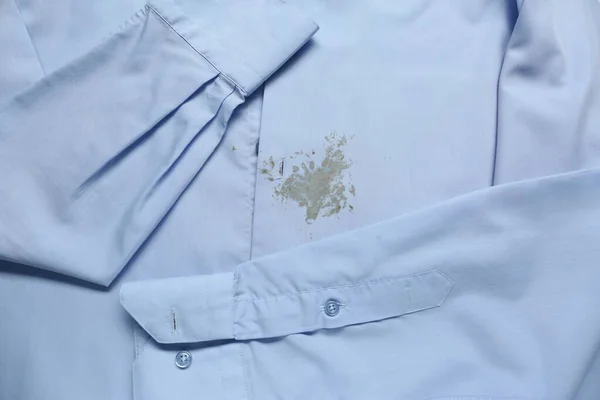 Close Zicht Lichtblauw Shirt Met Vlek — Stockfoto