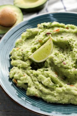 Misket limonlu guacamole, yakın plan.