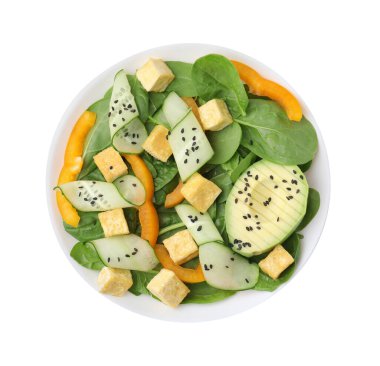 Soya peynirli ve sebzeli bir kase lezzetli salata.