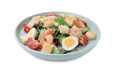 Beyaz karidesli lezzetli Sezar salatası.