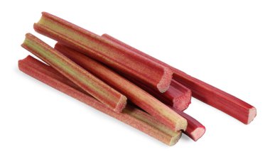 Taze olgun ravent sapları beyazda izole edilmiş.