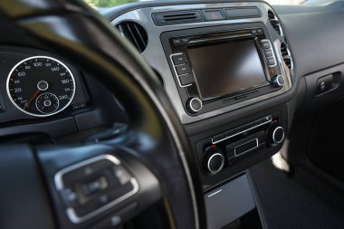 Araçta araç sesi olan gösterge panelinin görüntüsü
