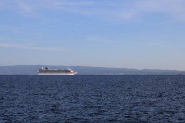 Feribotlu sakin deniz manzarası