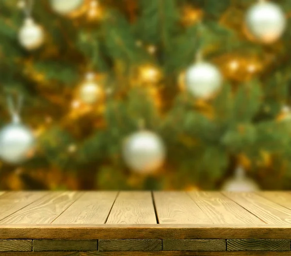 Mesa Madera Cerca Del Árbol Navidad Bellamente Decorado Espacio Para — Foto de Stock