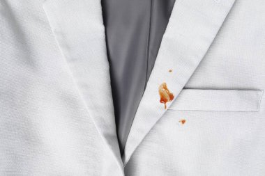 Sos lekeli kirli ceket, üst manzara.