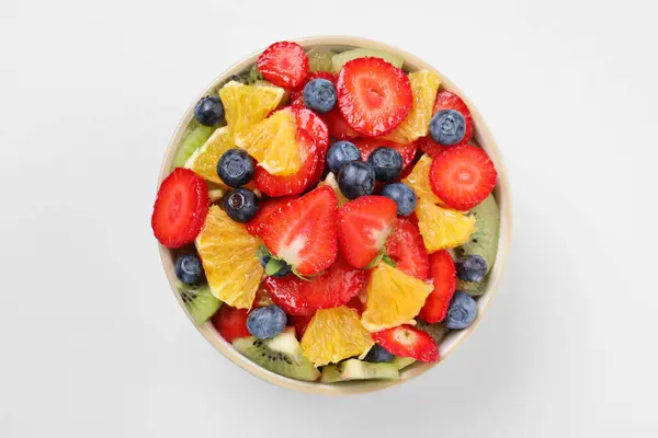 Ensalada Frutas Deliciosas Tazón Sobre Fondo Blanco Vista Superior — Foto de Stock