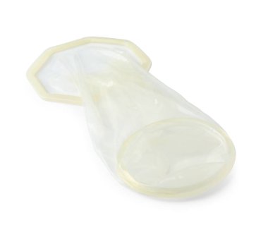 Açık kadın prezervatifi beyaza izole edilmiş. Güvenli seks.