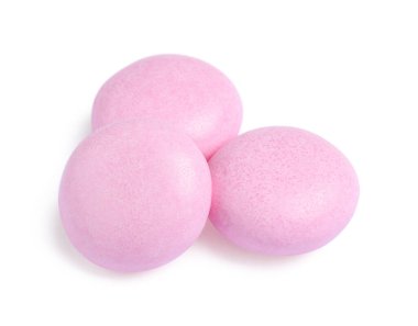 Lezzetli pembe baloncuk diş etleri beyaza izole edilmiş.