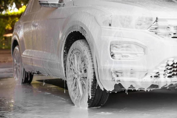 Αυτόματη Κάλυψη Αφρό Καθαρισμού Υπαίθριο Πλυντήριο Αυτοκινήτων — Φωτογραφία Αρχείου