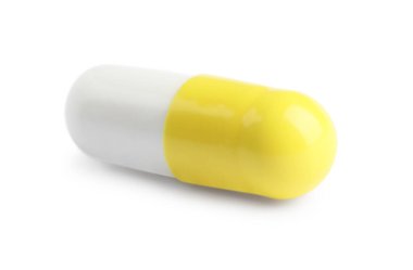 Beyaz arka planda bir hap. Tıbbi tedavi