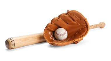 Tahta beyzbol sopası, top ve eldiven beyaza izole edilmiş.