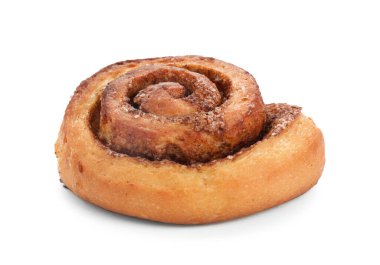 Bir lezzetli tarçınlı rulo beyaz üzerine izole edilmiş.