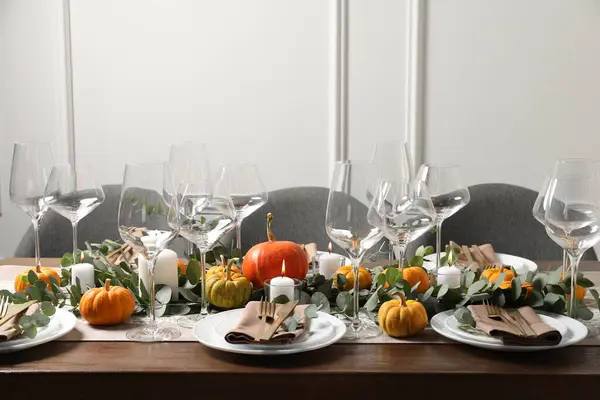 Beautiful Autumn Table Setting Plates Cutlery Glasses Pumpkins Floral Decor — Stock Photo, Image