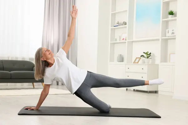 Happy Senior Woman Practicing Yoga Mat Home — Stock Photo, Image