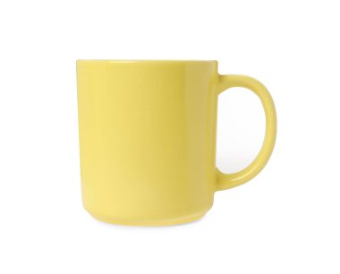 Bir sarı seramik bardak beyaza izole edilmiş.