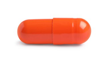Beyaz arka planda turuncu bir hap. Tıbbi tedavi