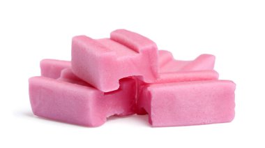 Lezzetli pembe baloncuk diş etleri beyaza izole edilmiş.