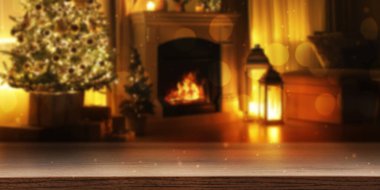 Noel ağacı ve şöminesi olan boş bir masa. Tasarım için alanı olan pankart