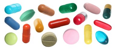 Beyaz ve koleksiyona izole edilmiş farklı form ve renkte pek çok hap