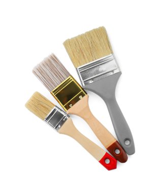 Tahta boya fırçaları beyaza izole edilmiş, üst manzara