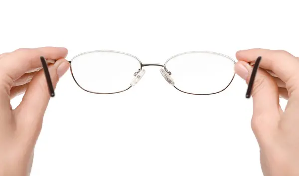 Mulher Segurando Óculos Elegantes Com Moldura Metal Fundo Branco Close — Fotografia de Stock